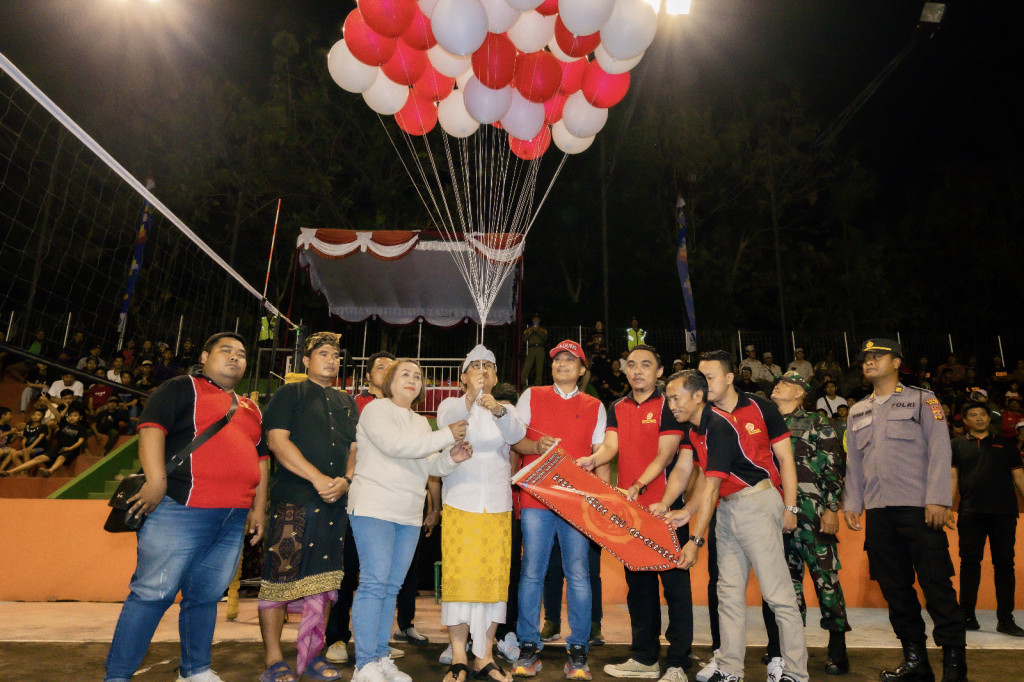 Sekda Adi Arnawa Hadiri Bola Volly Karang Taruna Kecamatan Abiansemal Cup